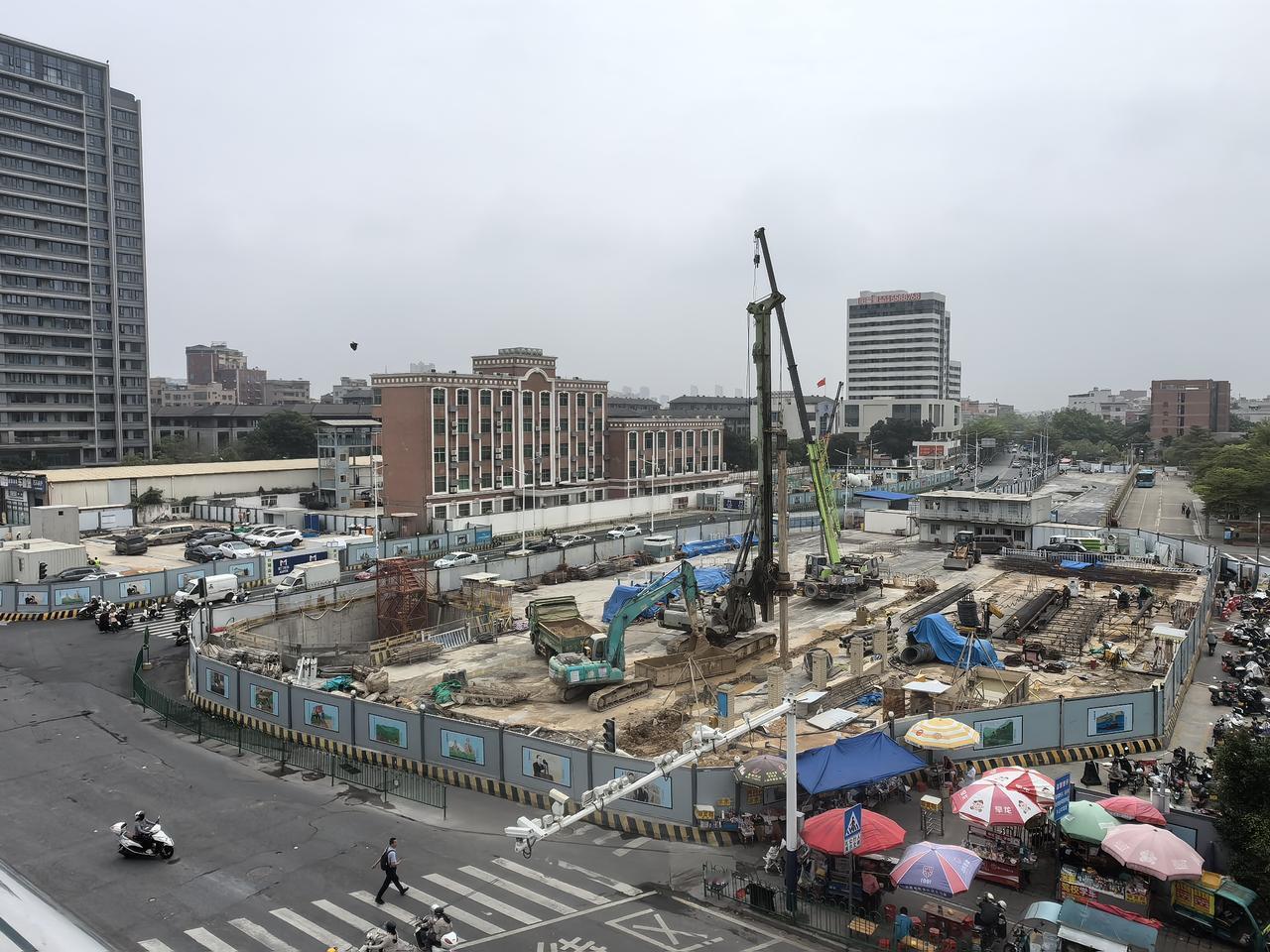 厦门地铁6号线第三医院站，还是一片这么繁忙的景象！