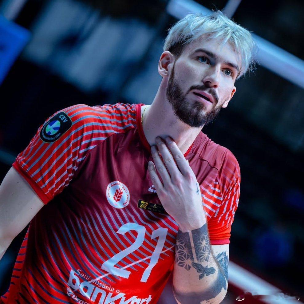 在刚刚结束的土超安卡拉农行对阵奇兹雷的比赛中福纳尔3局砍下17分。进攻成功率63