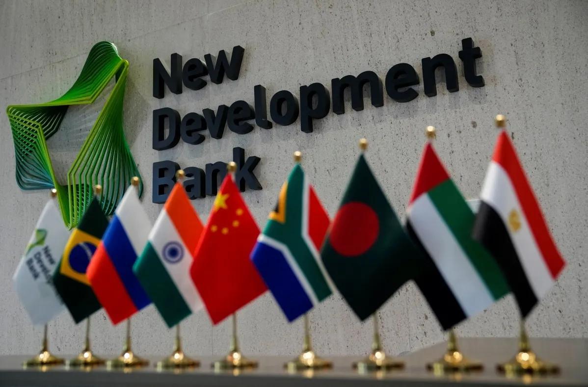 23个国家申请加入金砖，目前有30个国家确定参加这个月底在南非举行的金砖国家峰会