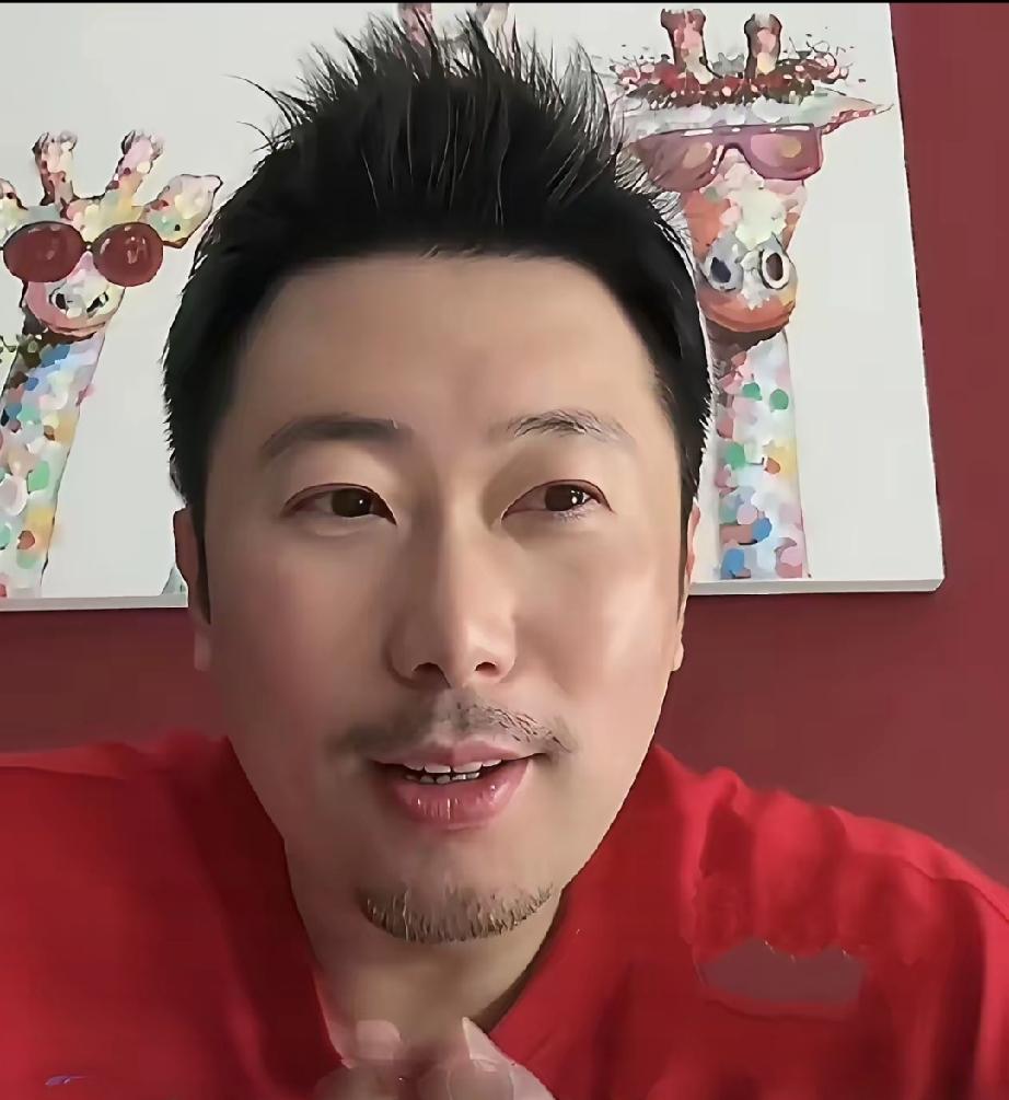 果然，莎莎和王曼昱，再一次被对比。
韩莹老公雷阳，也是个教练。他说，目前女队如果
