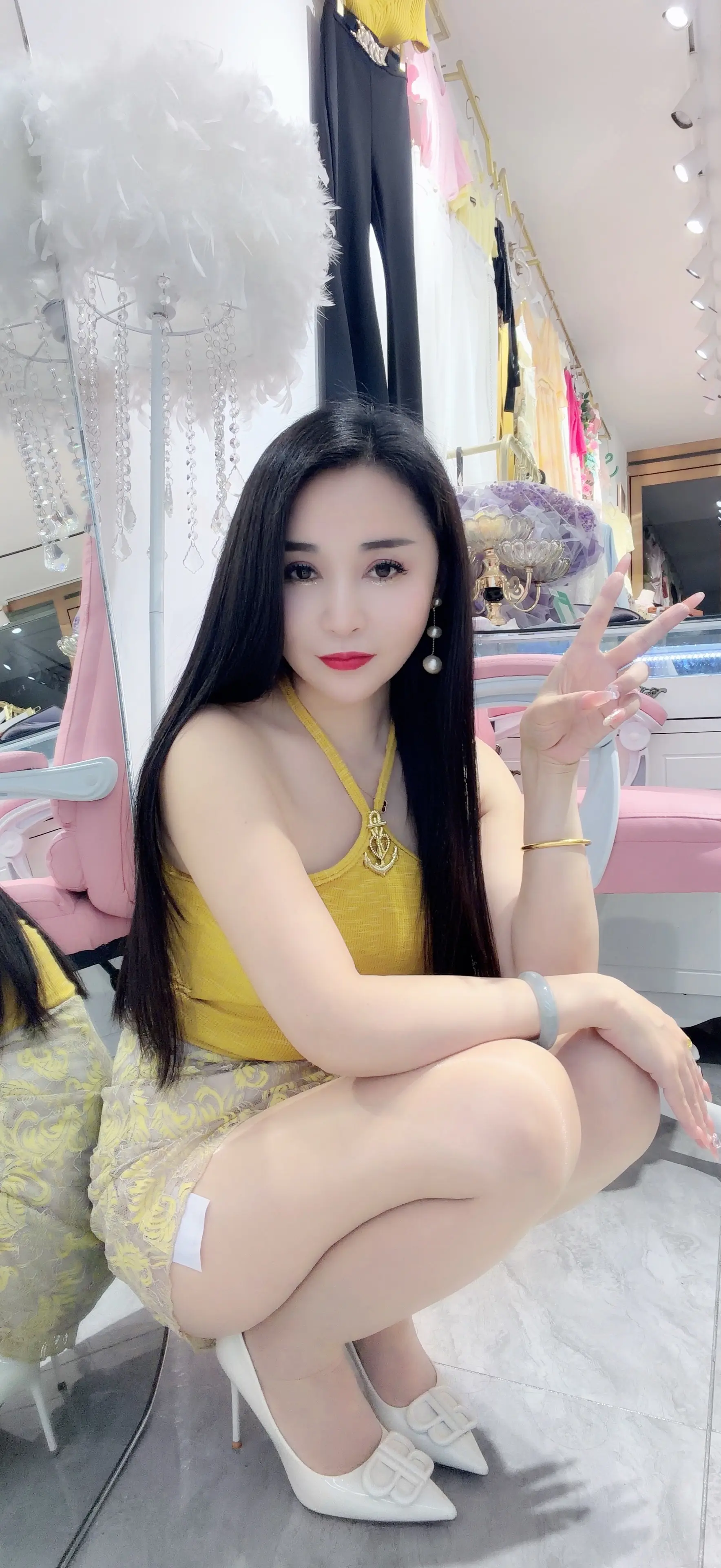 你以为他和别人不一样，其实都一样，只是各有各的歹毒。