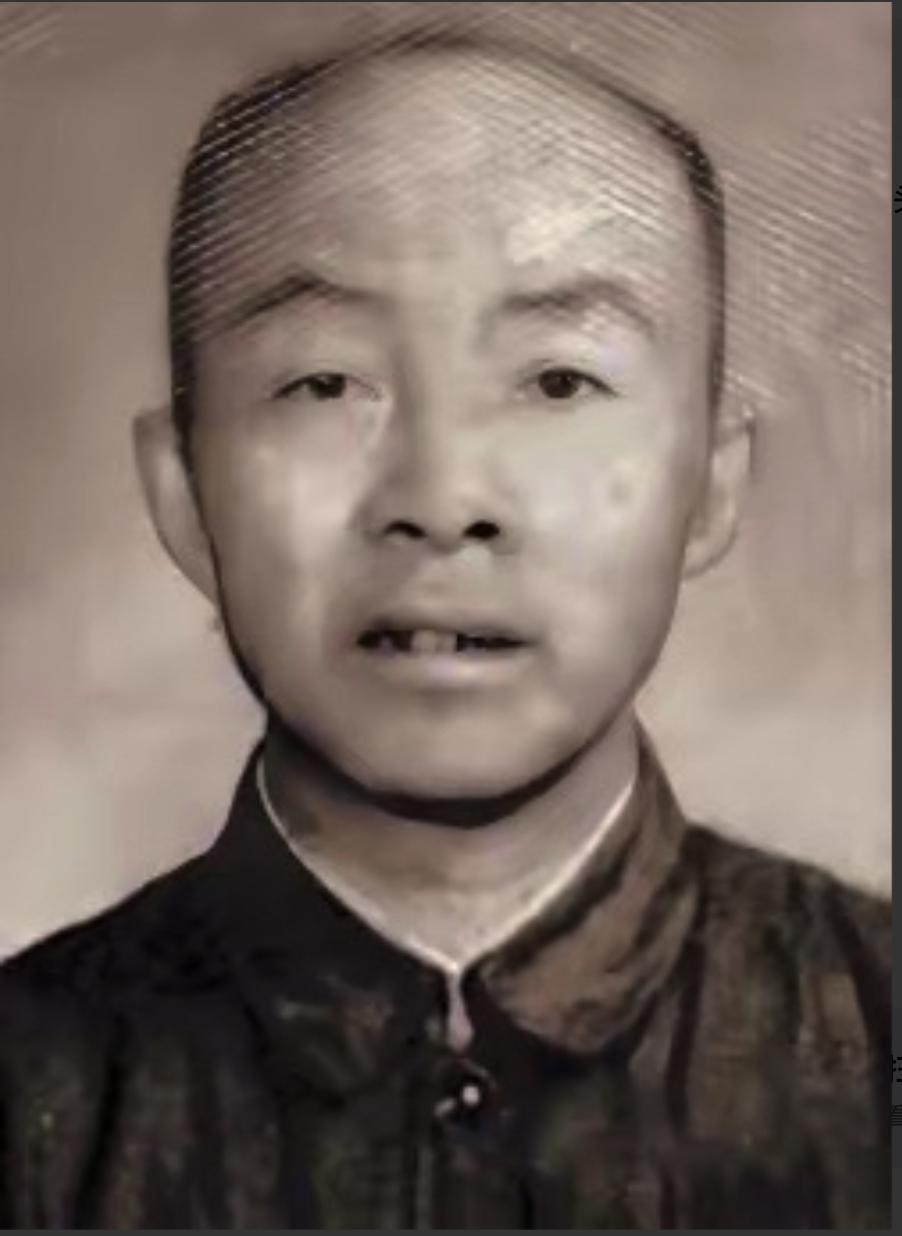 1936年，刘亚楼的警卫员谢志坚被捕，正愁脱身无计，一老汉竟冲上来扇他耳光：“兔