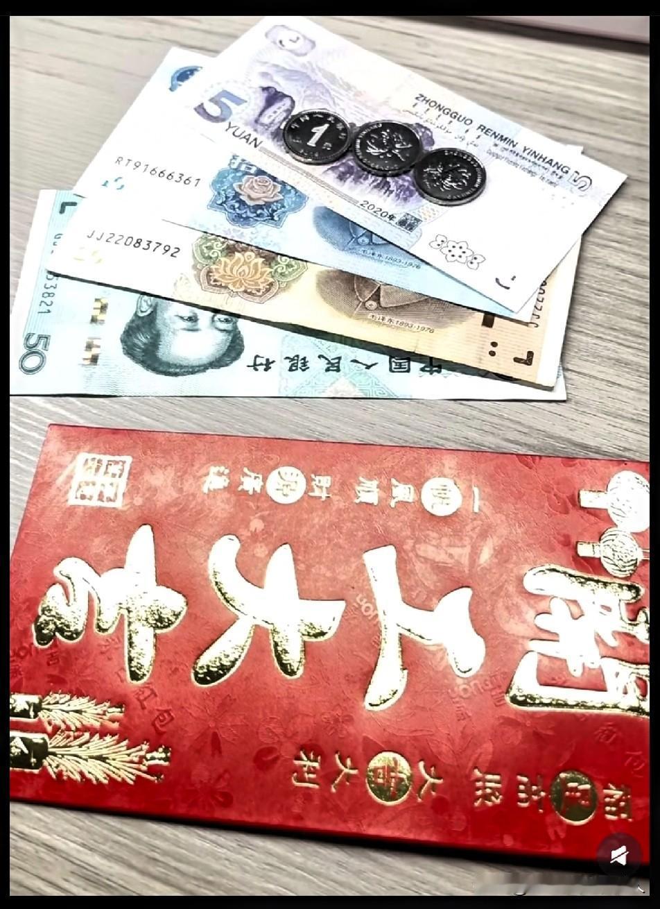 初八上班了，开工的第一天。
公司给每人发88元红包，
表示开工大吉，工作顺顺利利