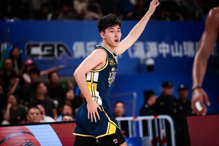 U21广东宏远李奕臻手感火热，三分球13投9中，二分球1中0，得分27分助广东宏