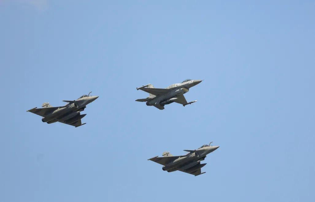 有些事情还是觉得提醒一下为好。美伊之间的战争正在继续进行中，从双方攻击的频率来看