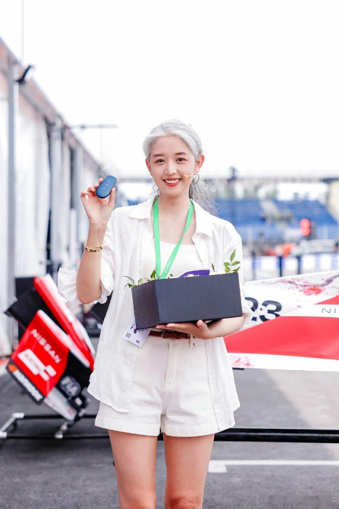 Momenta女神喜提第一万台NX8 东风日产NX8破万交付，赛道交车给Mome