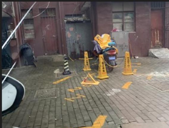 公共车位私自上锁，邻里矛盾不断！小区里这件烦心事，终于开始整治了
不少小区都有这
