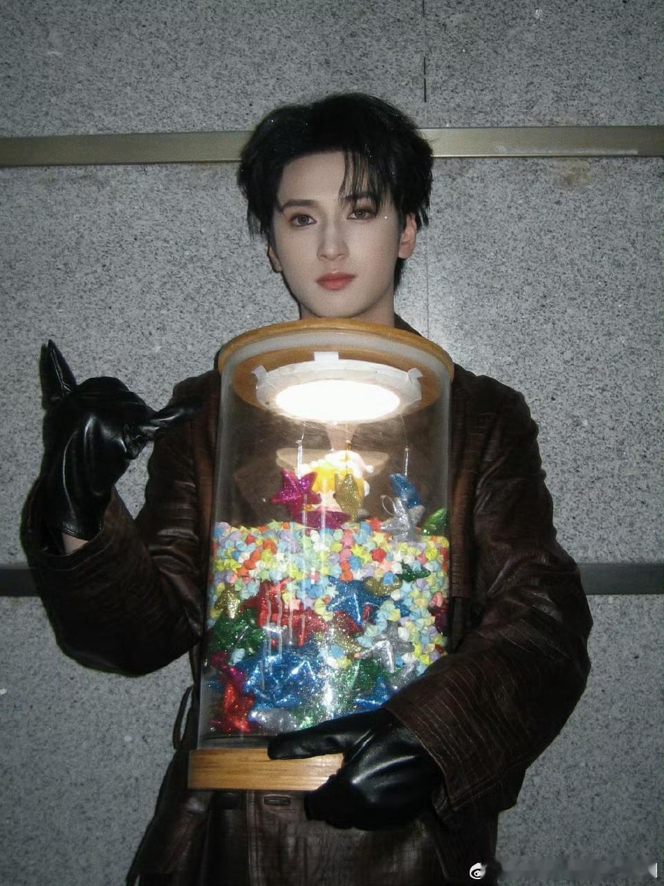 小马达祝严浩翔六周年快乐少年当肆意疯长，花路无限！！ 