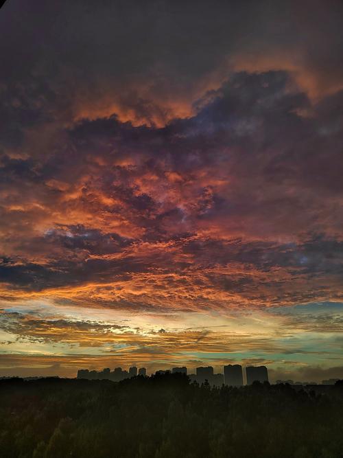 中日局势到了如今白热化的阶段，国内舆论无非聚焦于两种声音：一种是“必有一战”，另