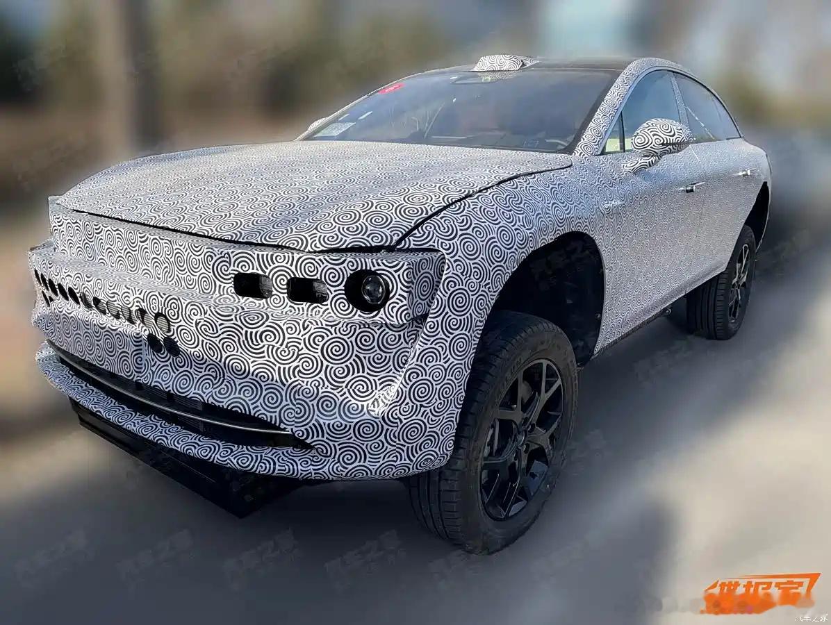 享界的首款SUV，目前还处于“骡车”状态。大家觉得这台车上市之后，会不会跟问界M