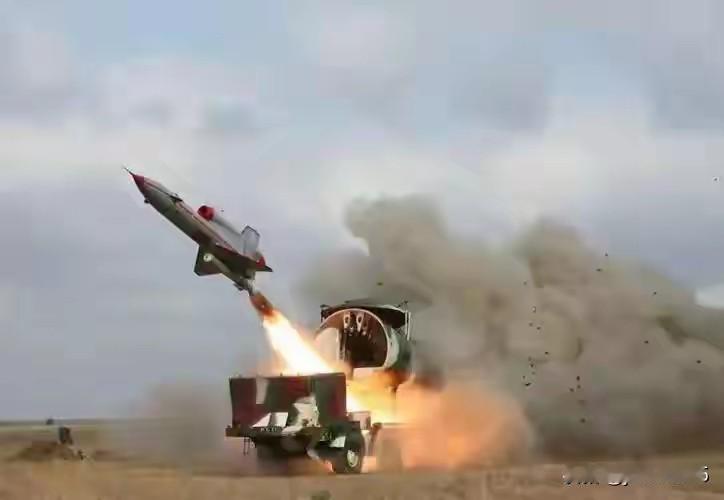 俄乌前线：火烈鸟远程突袭，俄导弹厂受损暴露防空缺陷！
近日，乌克兰继续采用无人机