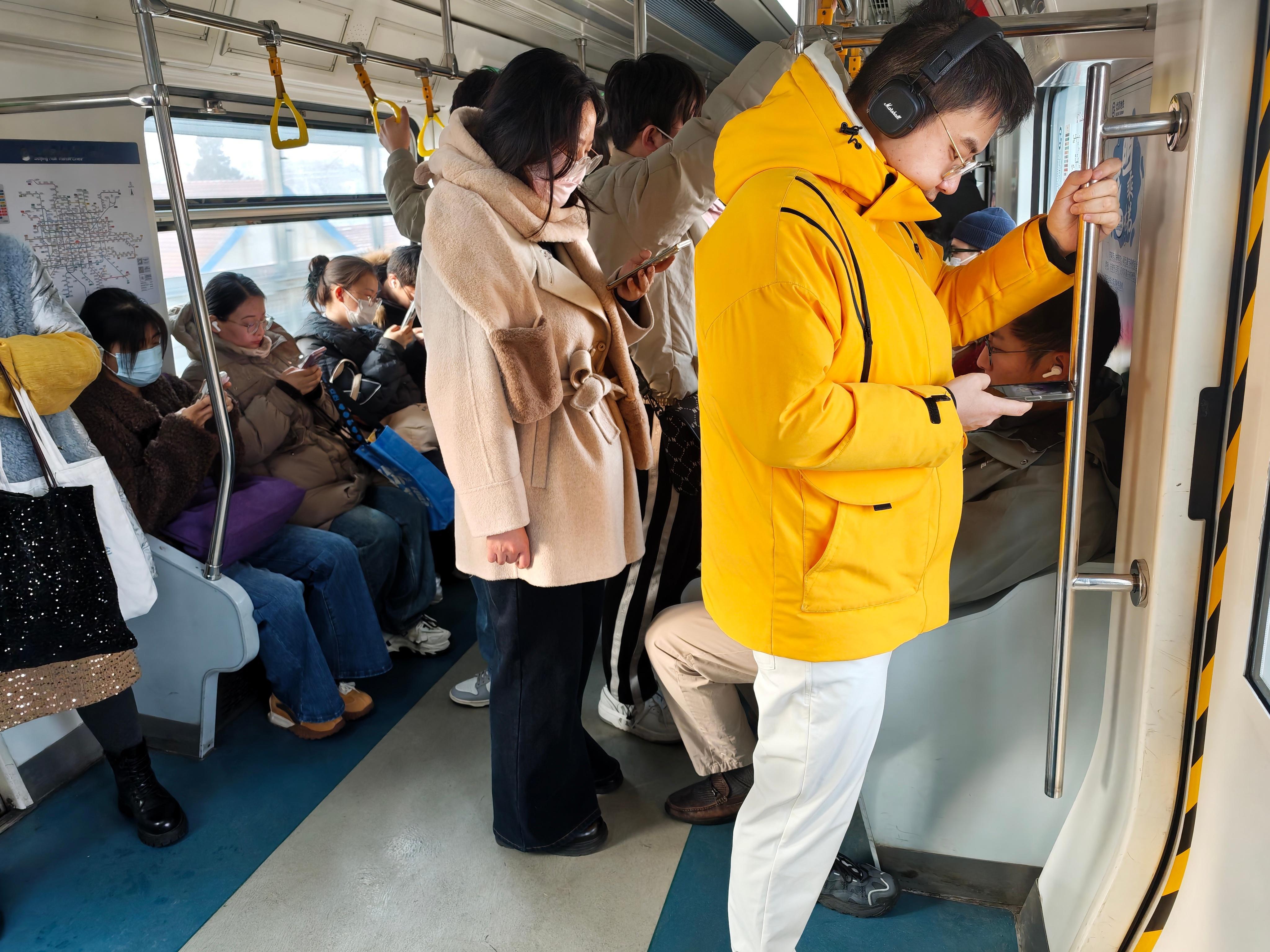 今天周五，北京地铁早高峰人这么少我还有点不适应了