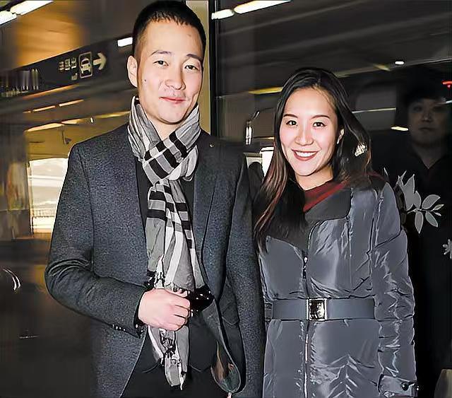 曝喻恩泰离婚两年前转走300箱茅台？？？

近日，知名爆料人卓伟曝光了一段微信语