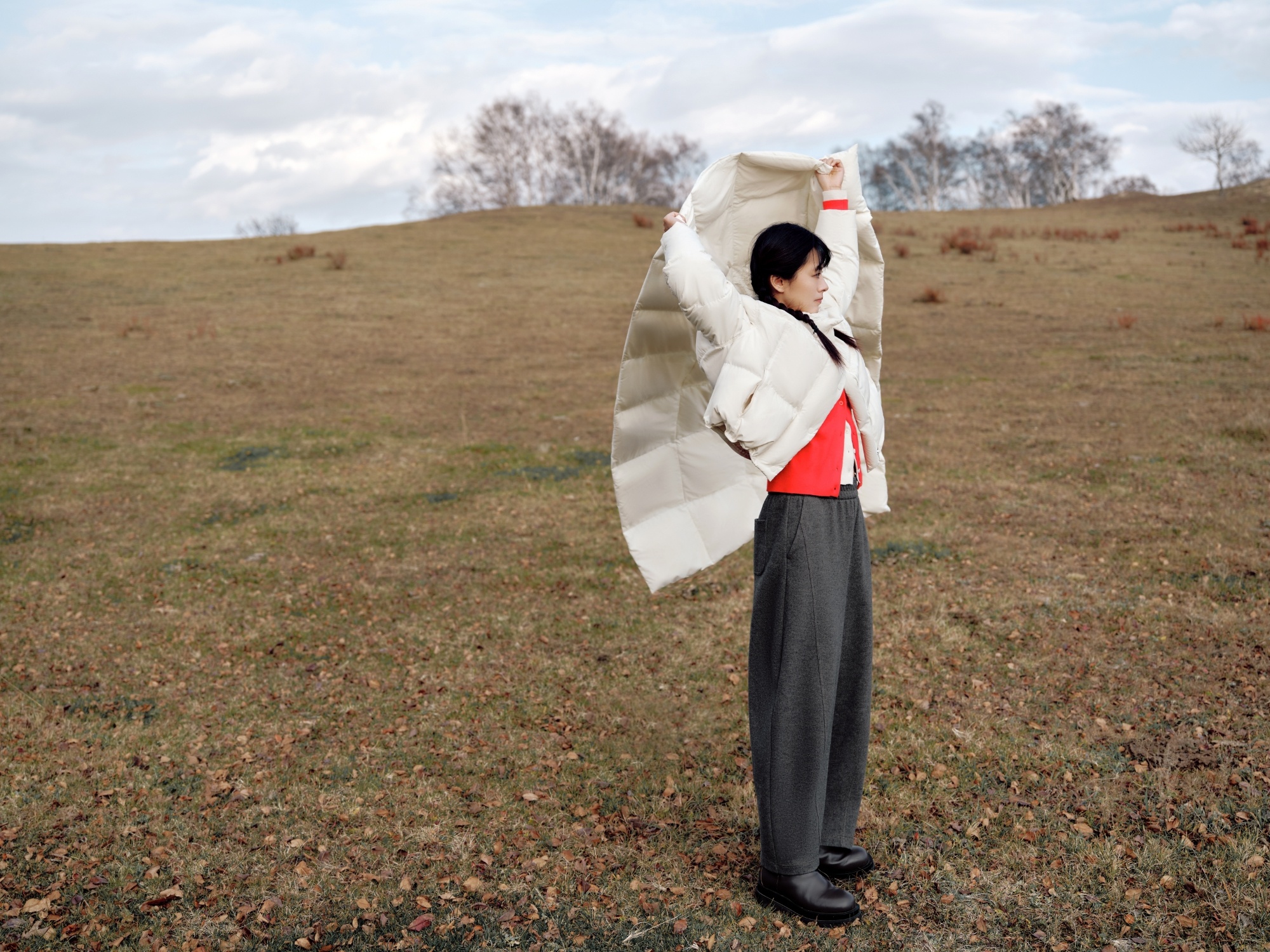 始终相信，服装不仅是身体的延伸，更是与世界对话的媒介。通过《数九 拍》 ， 品牌