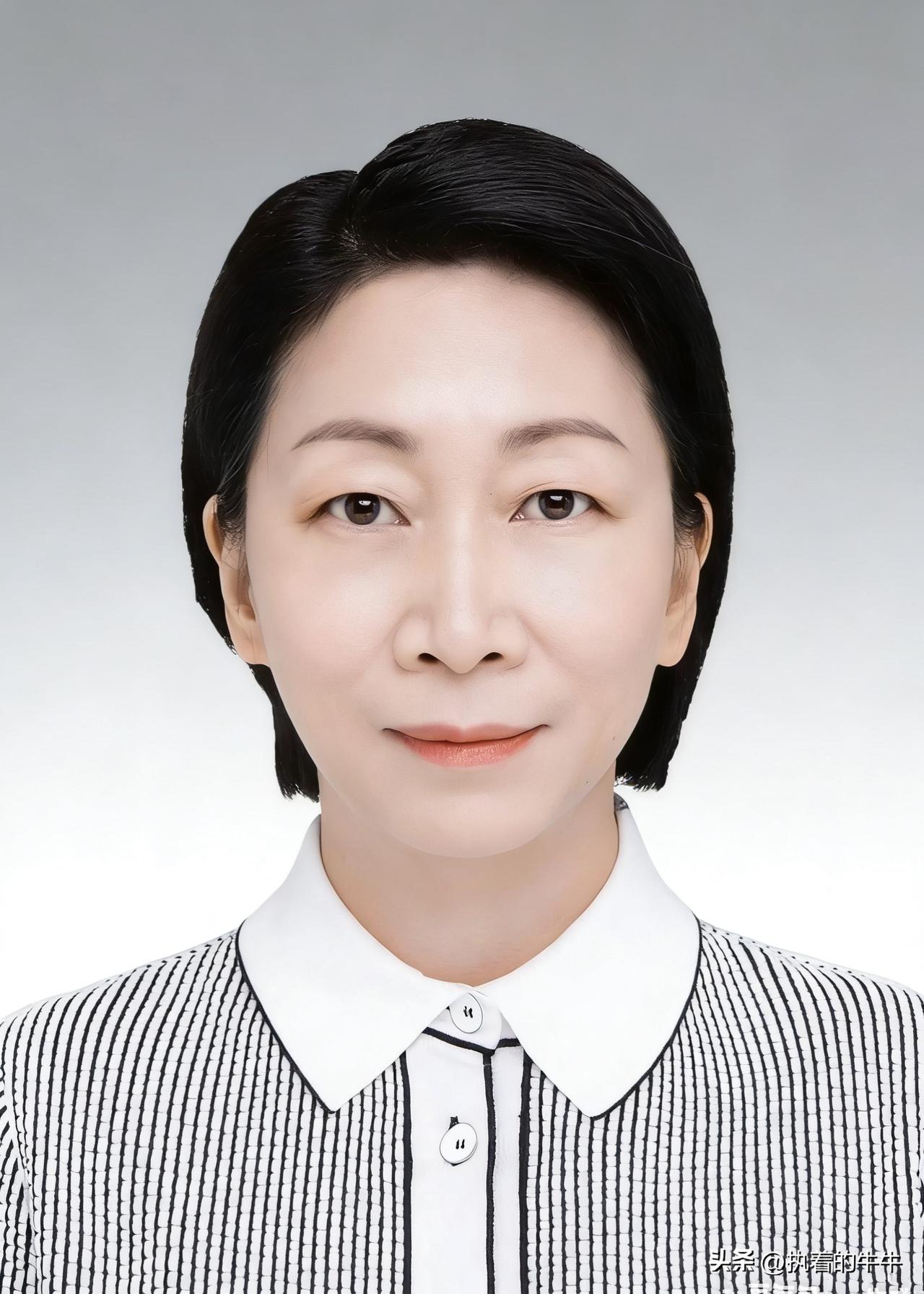 谁说女子不如男？
54岁的贵州省交通厅厅长张胤，履历堪称教科书式的“平步青云”，