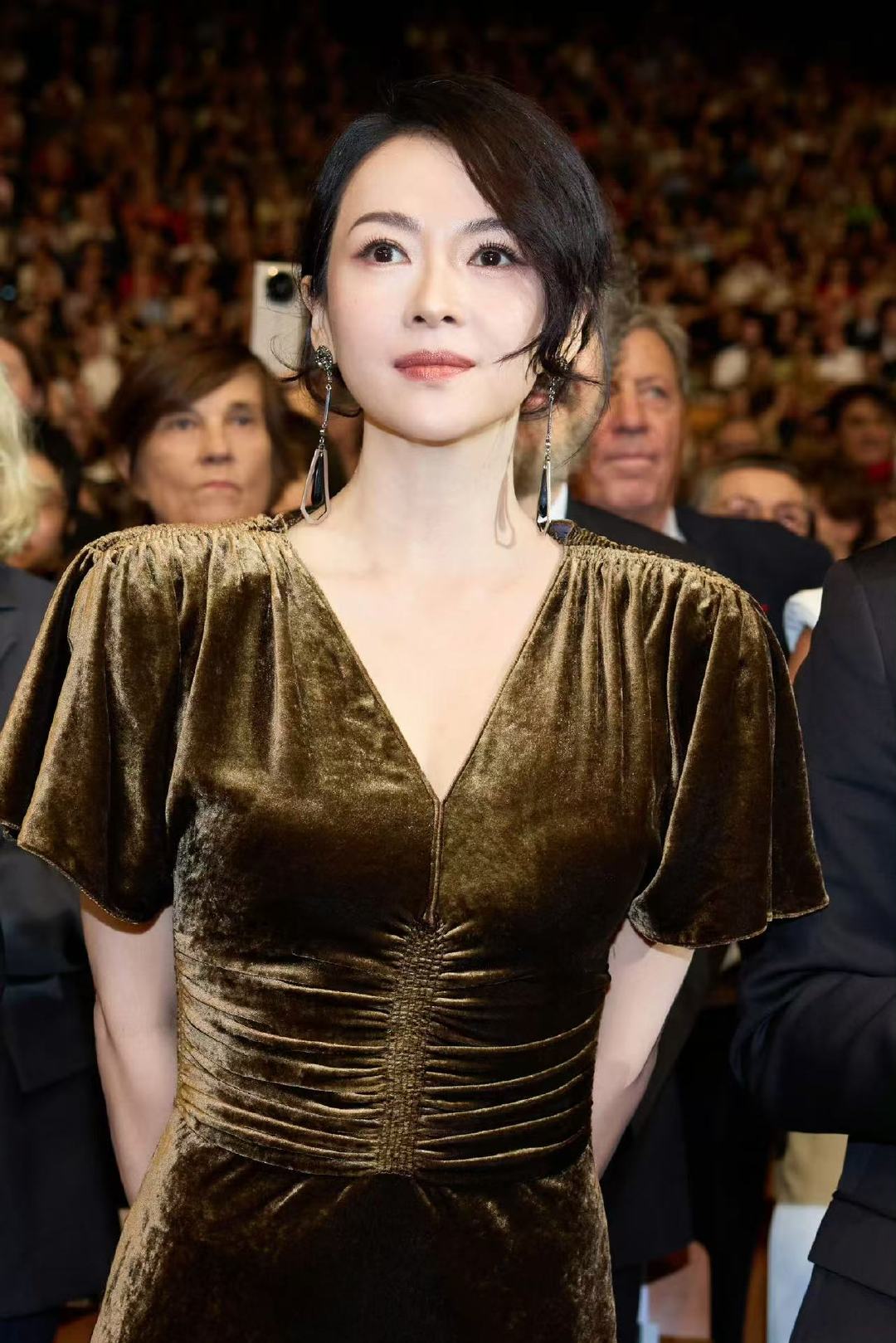 章子怡Staypositive不慌不忙 被章子怡法国Vlog狠狠圈粉！电影节收获