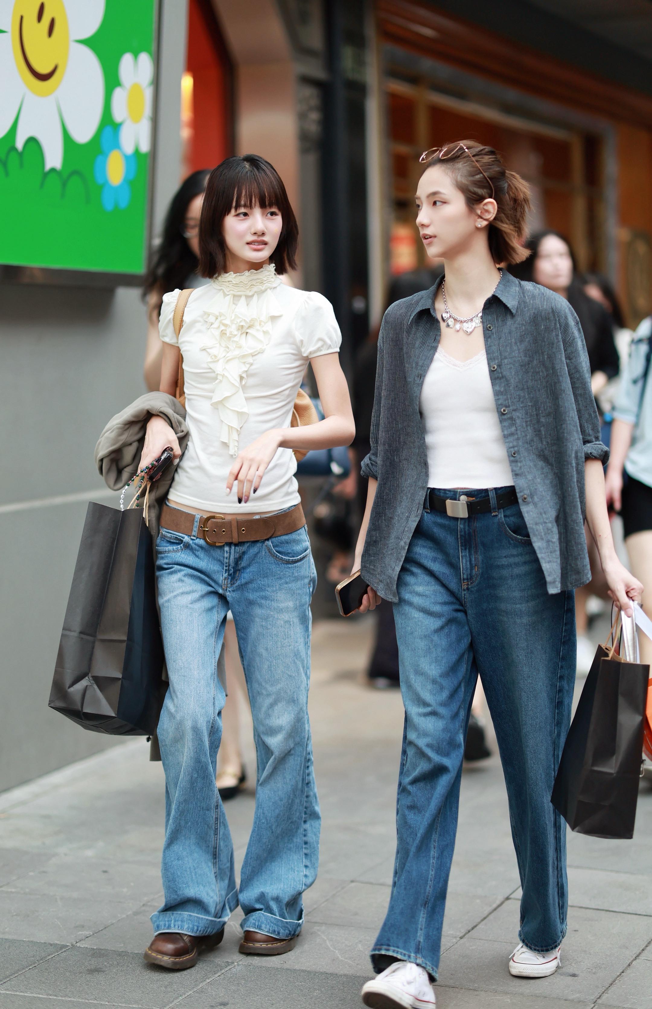 上海街拍/看街拍美女。 学松弛感穿搭思路。