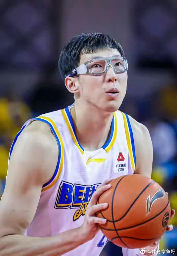 周琦8罚0中早上起来看体坛晨报，惊呆了周琦8罚0中外加最后一投三分不中，1分惜败