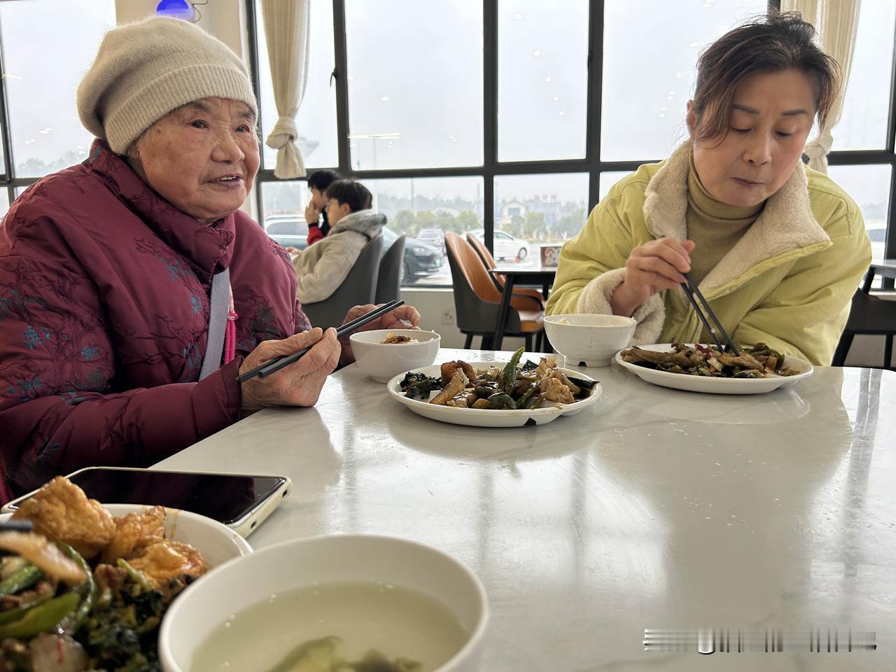 昨天到福州已经是晚上12点，入住福州三坊七巷汉庭大酒店！还没到春节，酒店的价格涨