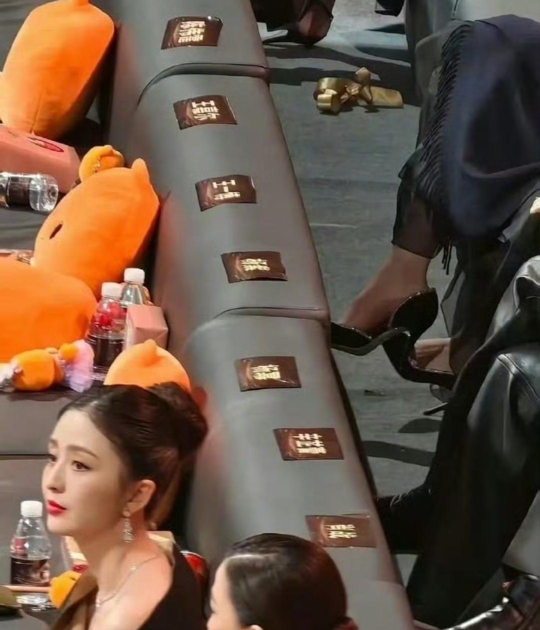 微博之夜每年必演的“座位大战”又双叒叕来了！

刚刷到杨幂工作室发文“很突然，很