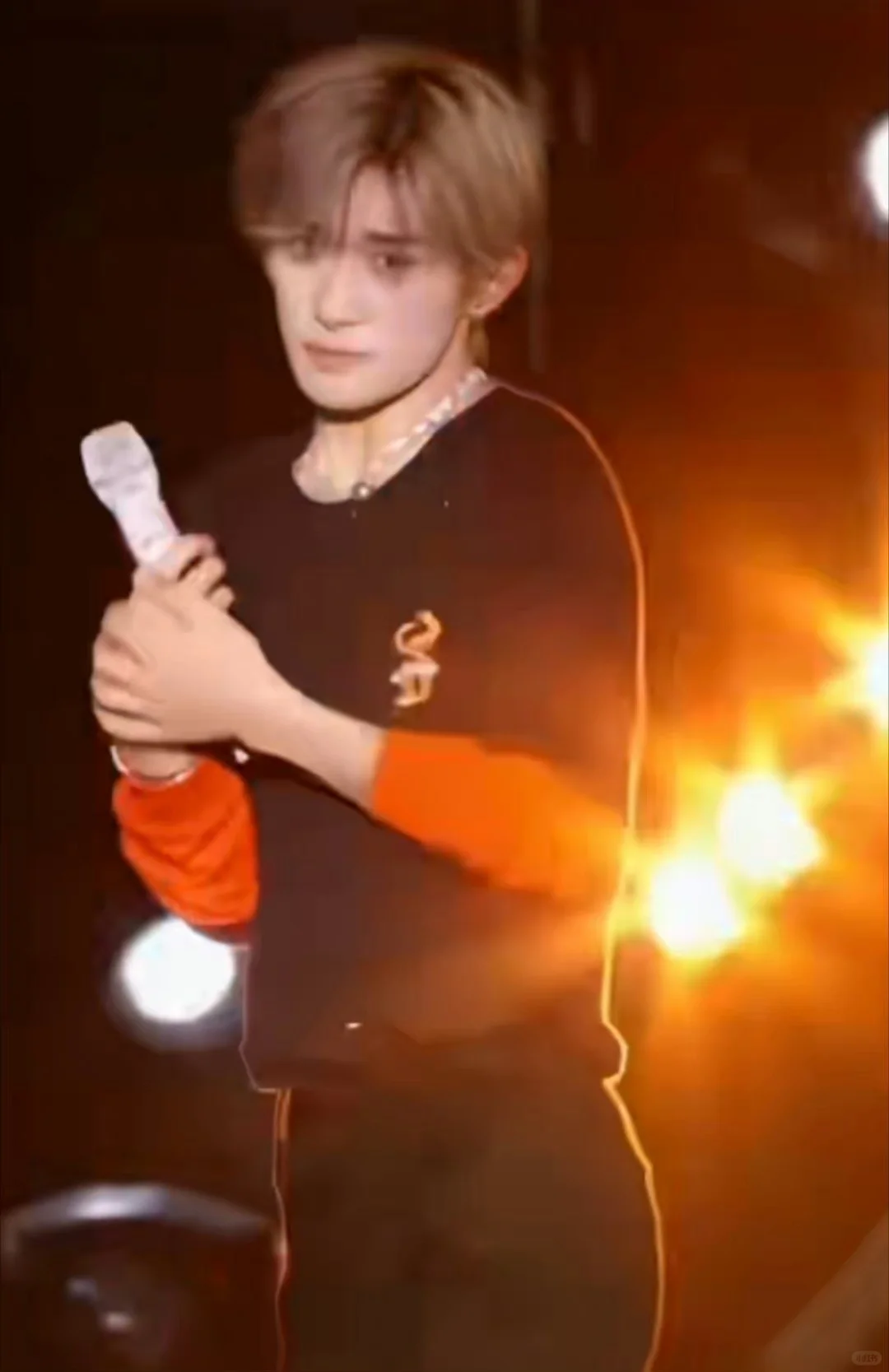 歪歪Q叉竟在大庭广众之下…