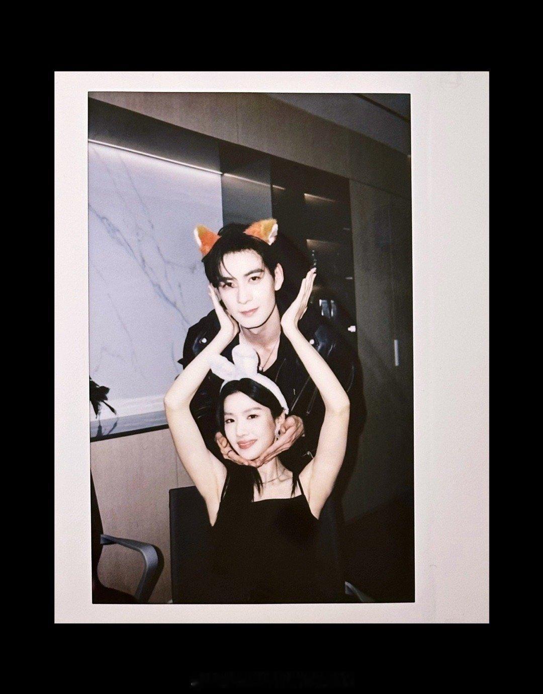 肖稚宇怎么说话自带波浪号哈哈哈哈哈这恋爱的酸臭味，被陈星旭和卢昱晓演到位了叭，还