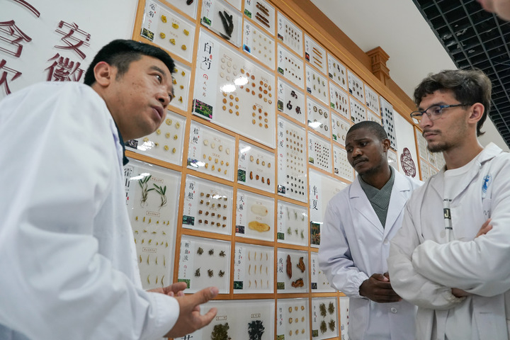 #四国跻身全球新兴热门留学目的地#【联合国教科文组织报告：#中国成为新兴留学目的
