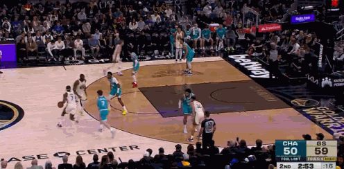 默契！追梦助攻库里轻松完成上篮得分！
在今天NBA常规赛勇士对阵黄蜂的第二节比赛