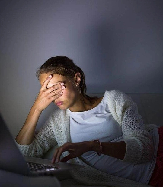 经常熬夜是在挑战甲状腺极限经常熬夜真的是在挑战甲状腺的极限，长期睡眠不足会直接打