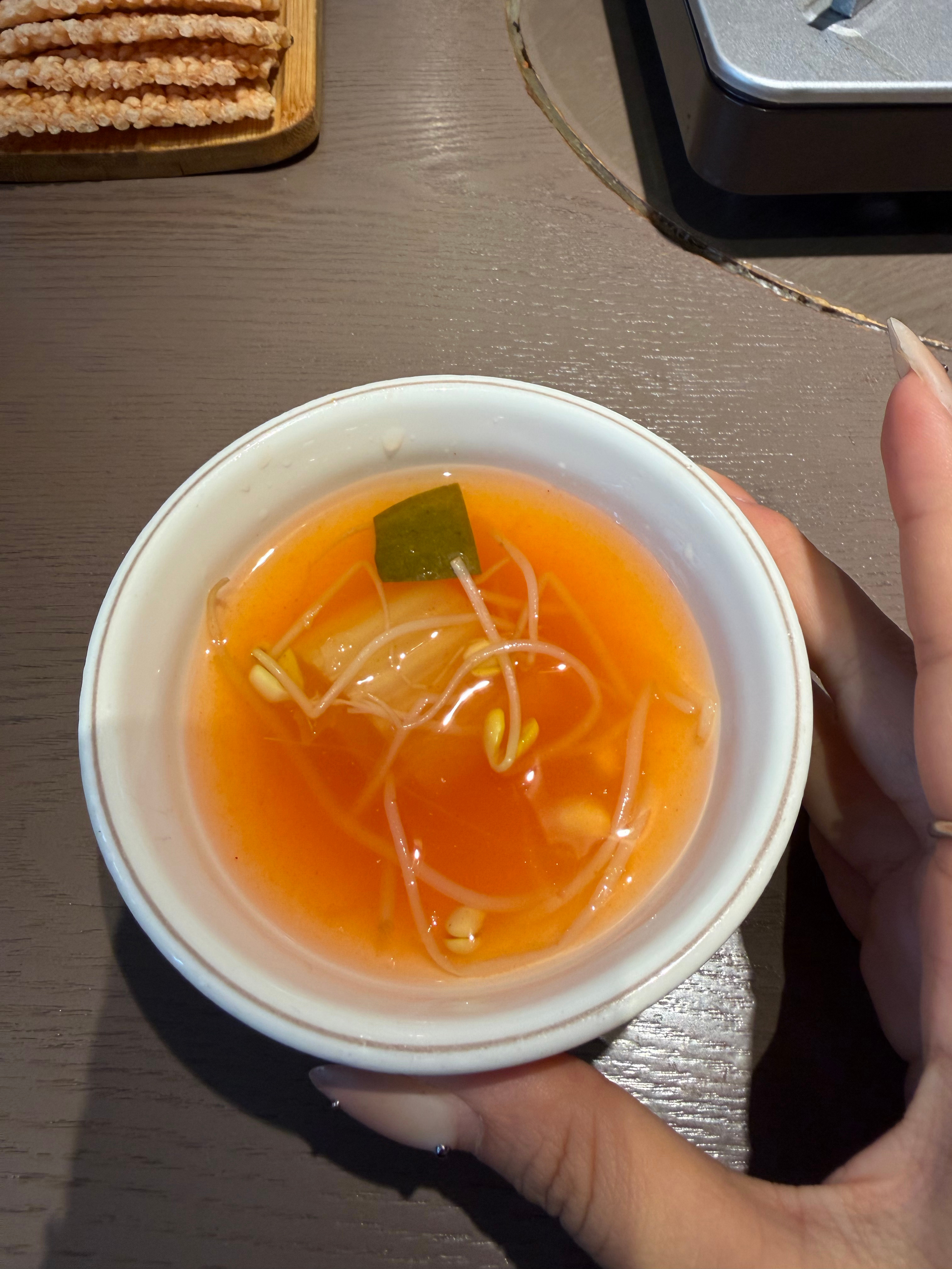 下一秒就被吃的治愈了 这个素酸汤惊为天人 太好喝了！！！ 