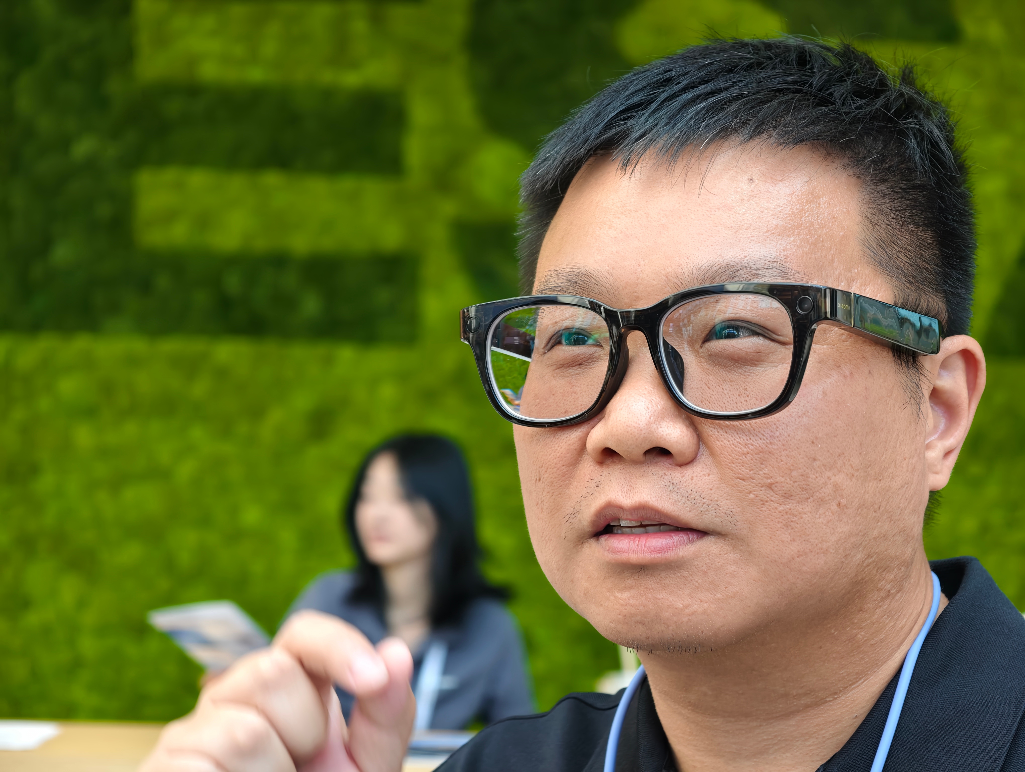 建议 给我们老师支付一下广告费今天在禾赛的主场在宣传激光雷达的同时小米AI眼镜得