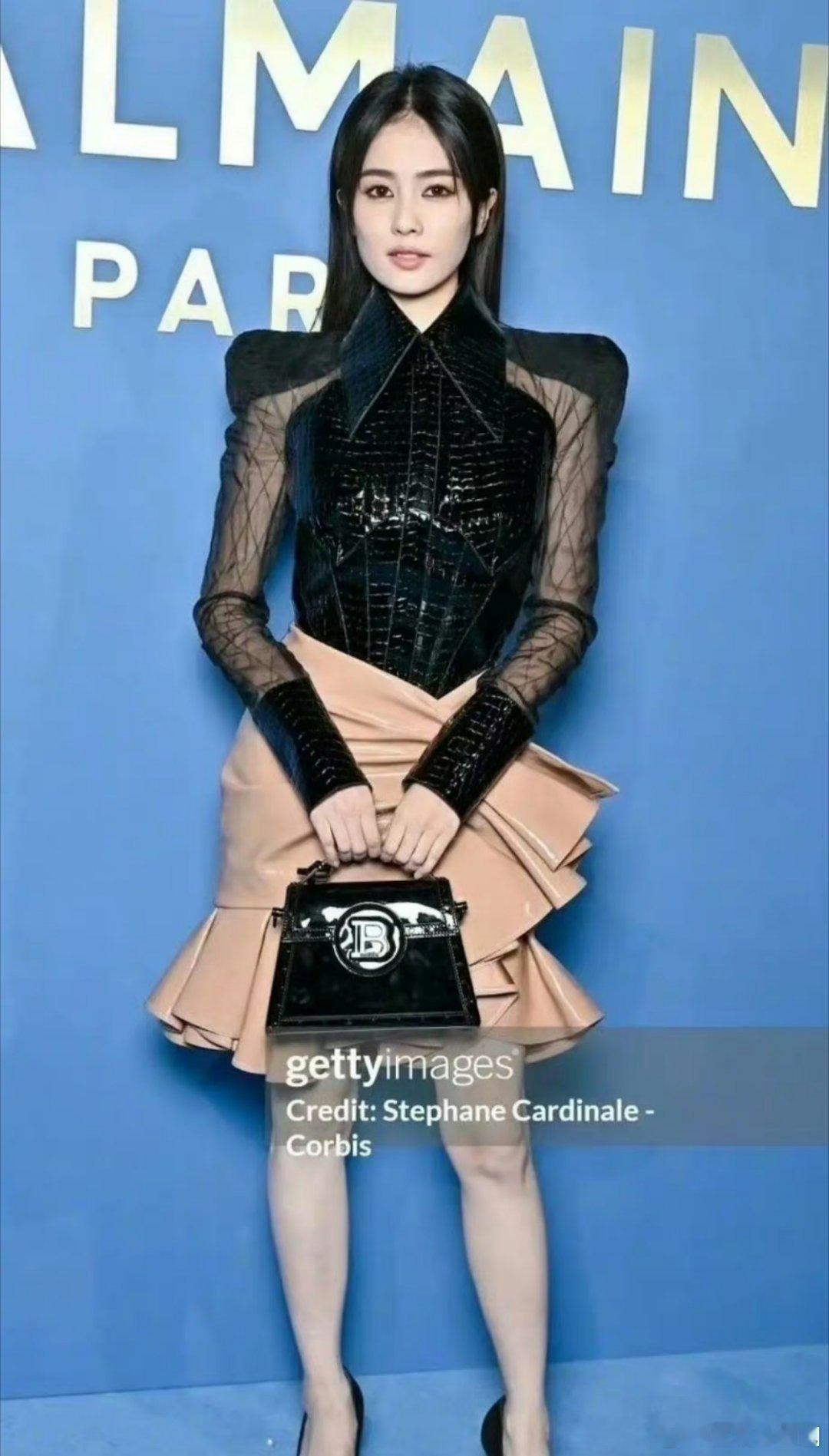 白鹿的这个造型到底是哪个造型师设计的啊[允悲][允悲][允悲]辨识度虽然是提高了