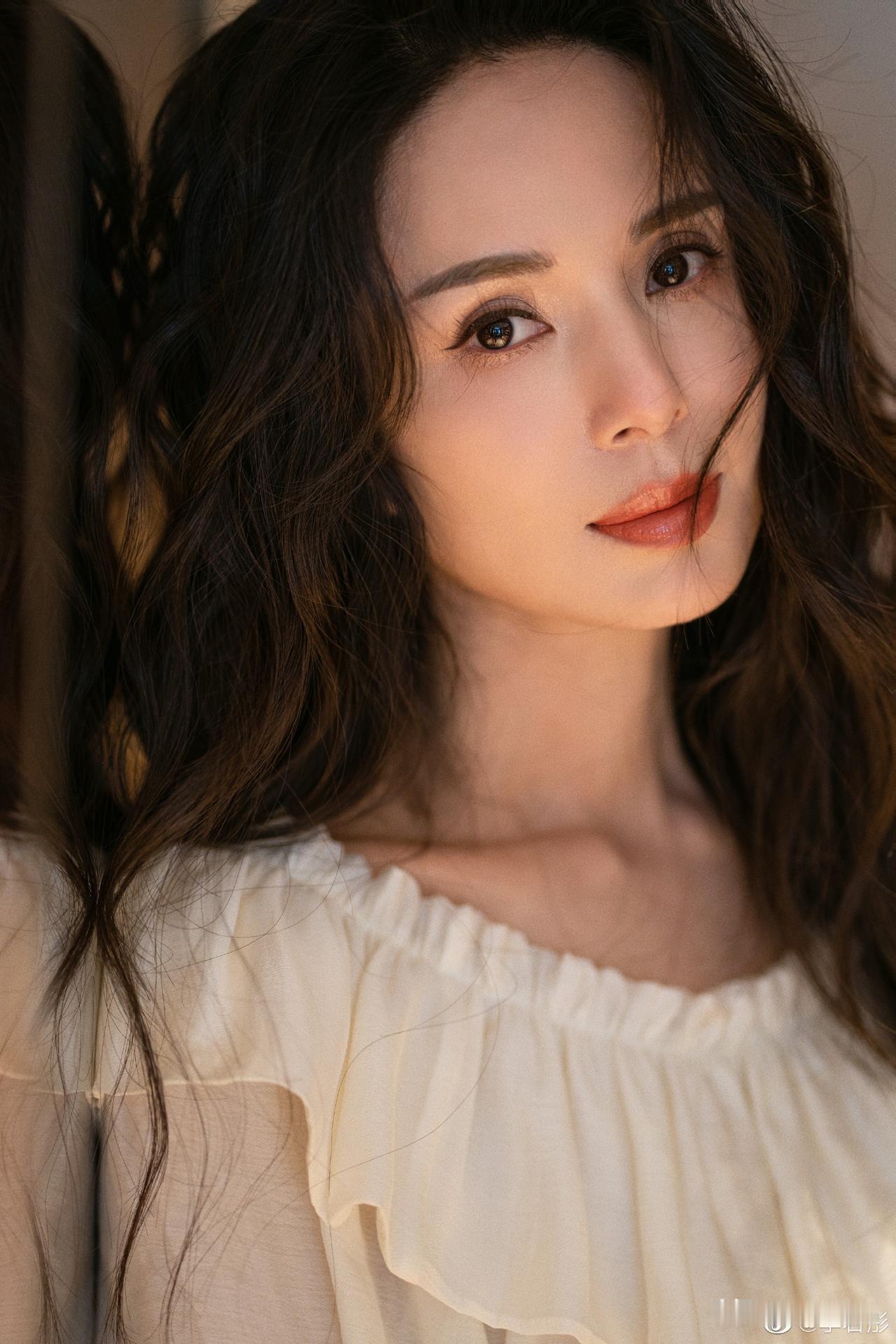 💖古装女神李若彤逛山姆狂扫特价零食秒变师奶仔，生图流出一特征网友感叹！
💖最