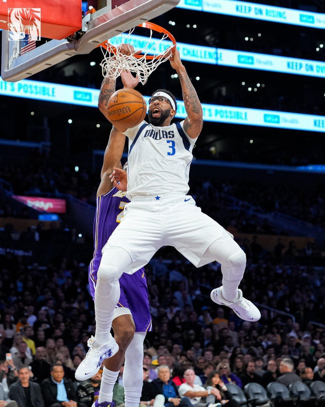 MFFL 第一节比赛结束，我牛22比28落后湖人。拦不住东契奇。独行侠vs湖人浓