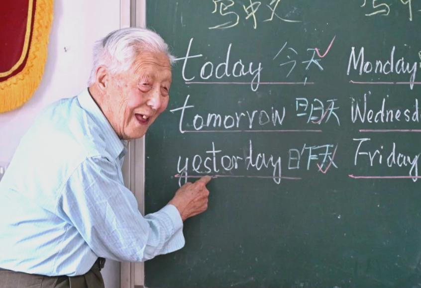 2023年，95岁的叶连平接到一个电话：“叶老师，您居然还活着？”叶连平生气地说