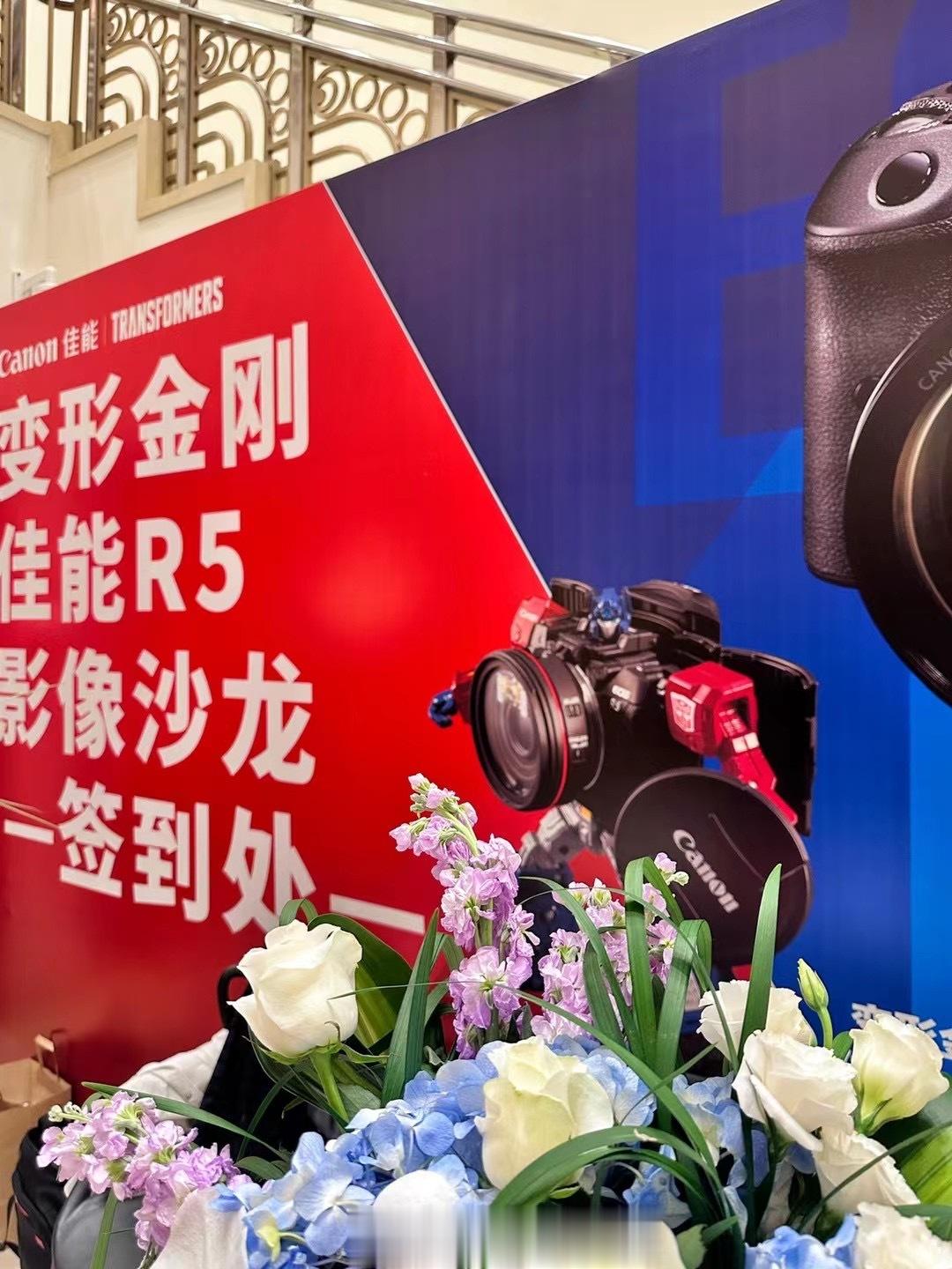 这样的梦幻联动！谁能不爱呢一直以来用的都是佳能！从大学那会到现在工作用的相机都是