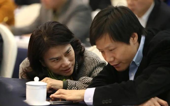 #雷军年度演讲#雷军：这段时间董大姐（董明珠）说小米冒充第一，我仔细查了一下，没
