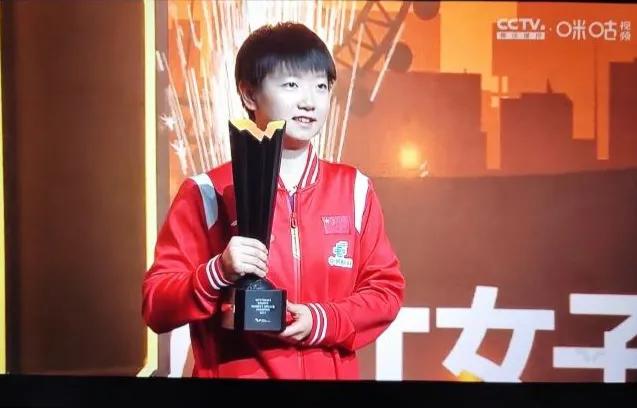 🏆恭喜王曼昱和孙颖莎获得名古屋女子总决赛双打冠军
恭喜孙颖莎获得本次比赛的单打