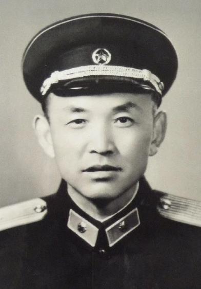 黎原亲眼看着华国锋怎么干事，后来华国锋调到北京，成为毛主席选定的接班人。黎原说的