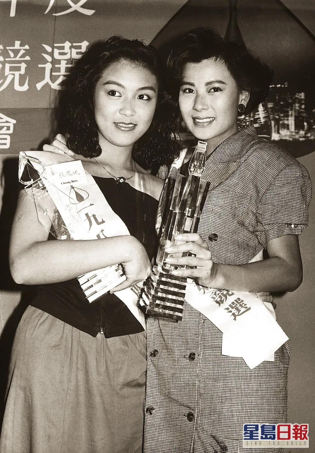 1987年8月，第15届香港小姐准决赛，张凤妮获得“最受佳丽欢迎奖”，李美凤获得