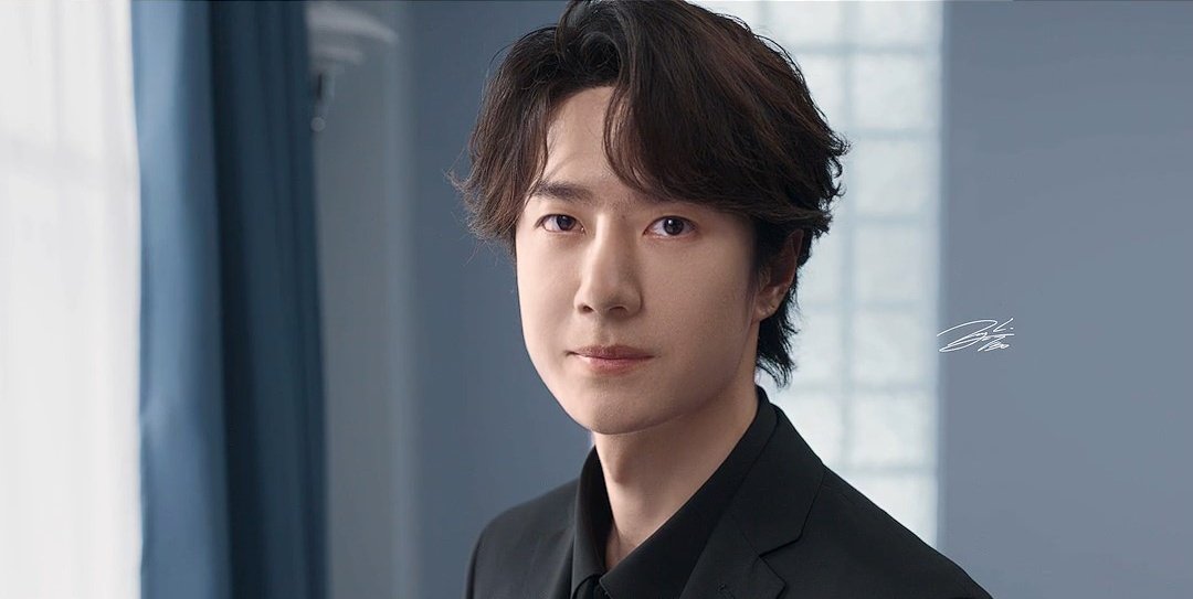 王一博的贴贴攻略 被王一博情人节短片里的状态狠狠戳中！清透干净的气质自带氛围感，