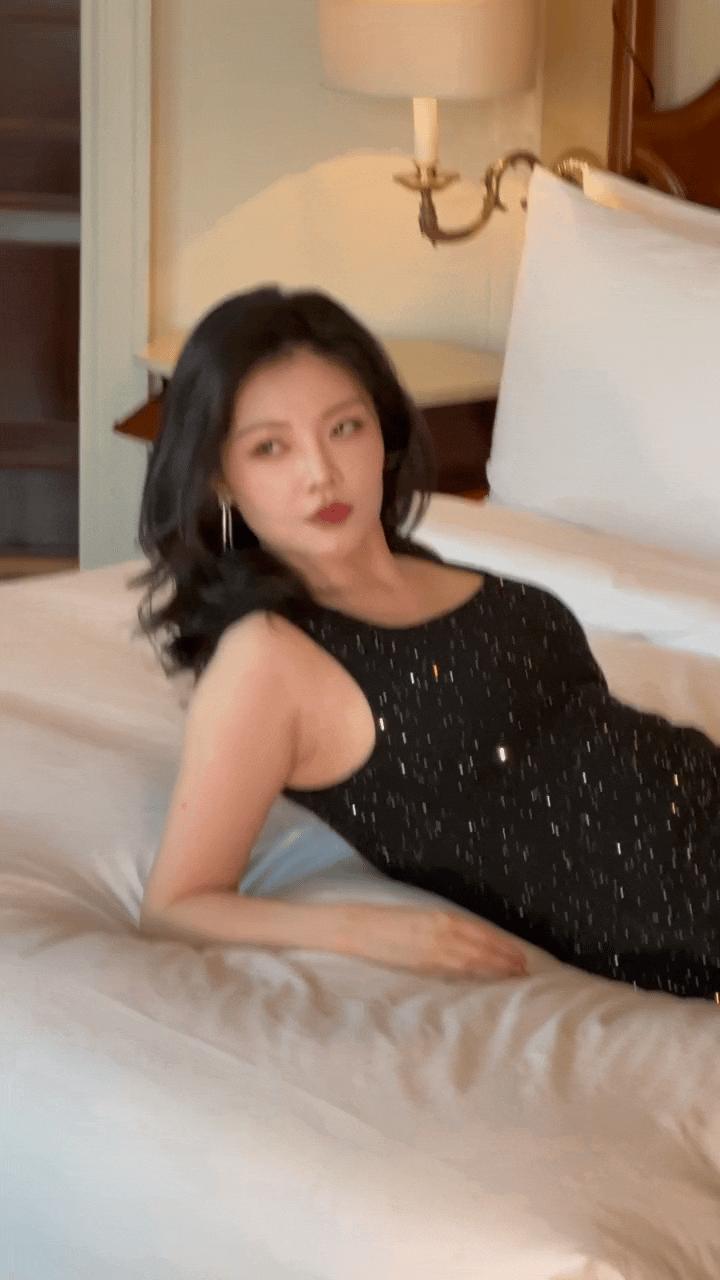 徐冬冬虽然没有大火，但她的身材出圈，而且她也演过很多出圈的角色！