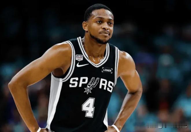 近日，前NBA球员德马库斯-考辛斯在一档播客节目中表示热火该追求狄龙-福克斯。