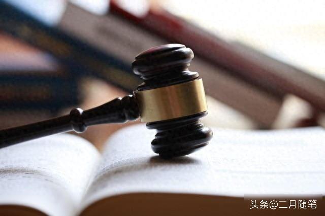 三婚仅4月！
公司工会副主席因不堪妻子辱骂打耳光，刺妻17刀致亡获无期！

三婚