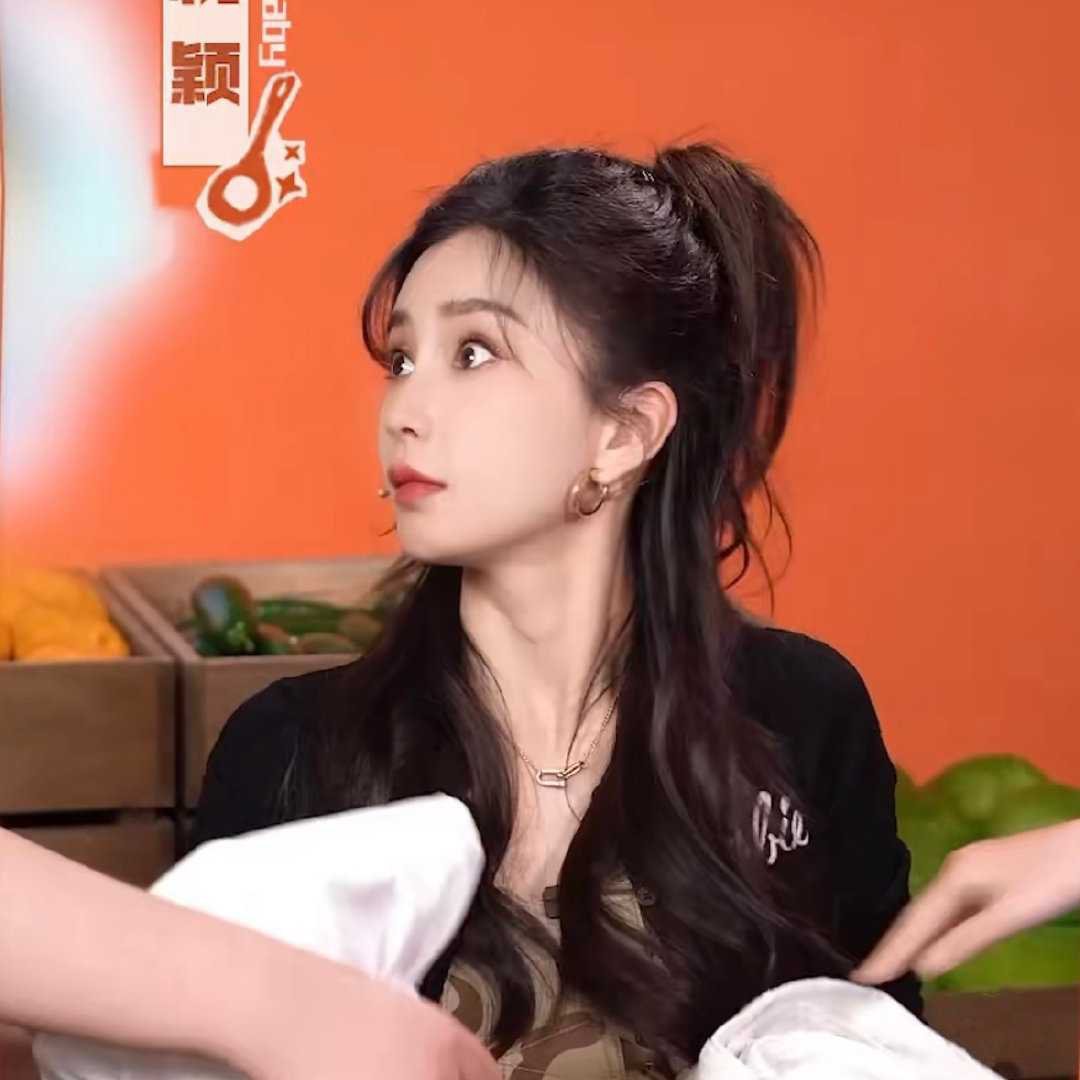 angelababy angelababy 你在聚光灯下发光发热，我在人海中默默