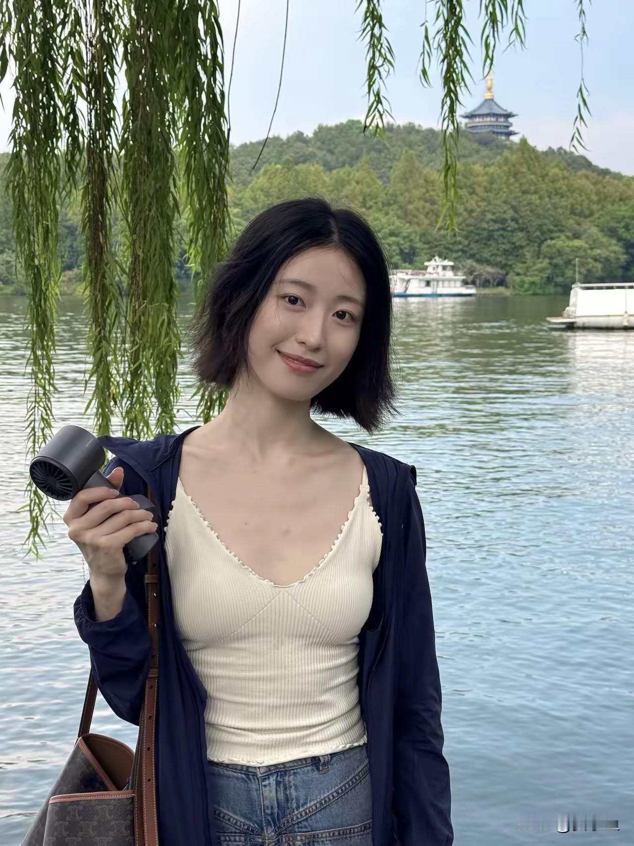 能控制住自己嘴巴的人，都很厉害，
不管是吃饭还是说话。