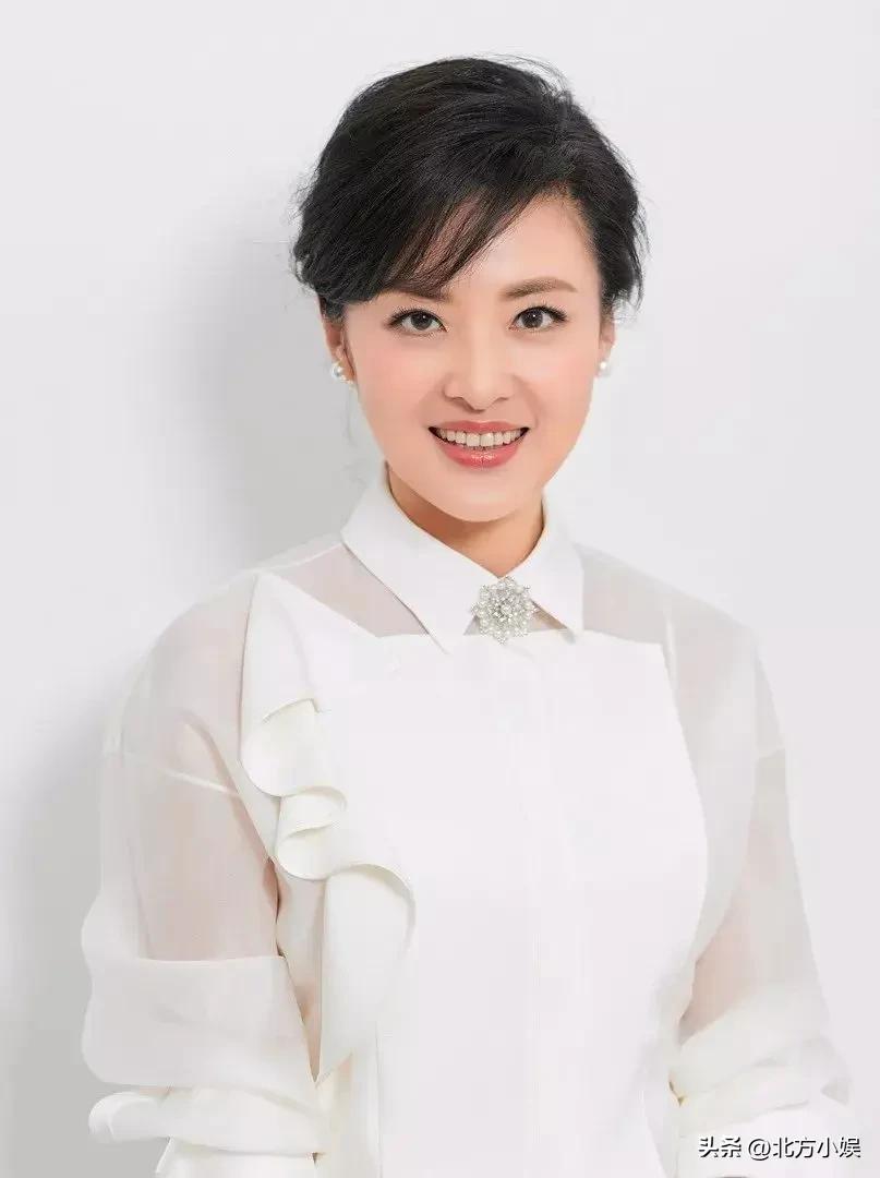 周涛是干啥都都行啊！现在居然去演短剧了。
她做过主持人，又去当领导，现在又要去演