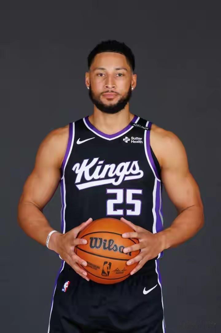这“钓鱼佬”居然还有两把刷子？

      钓了一年“渔”，曾经的NBA状元西