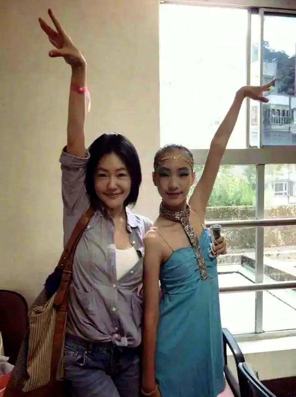 令我吃惊的汪小菲直播时说他们家女儿那么大了才开始学钢琴，小玥儿都11岁了，竟然之
