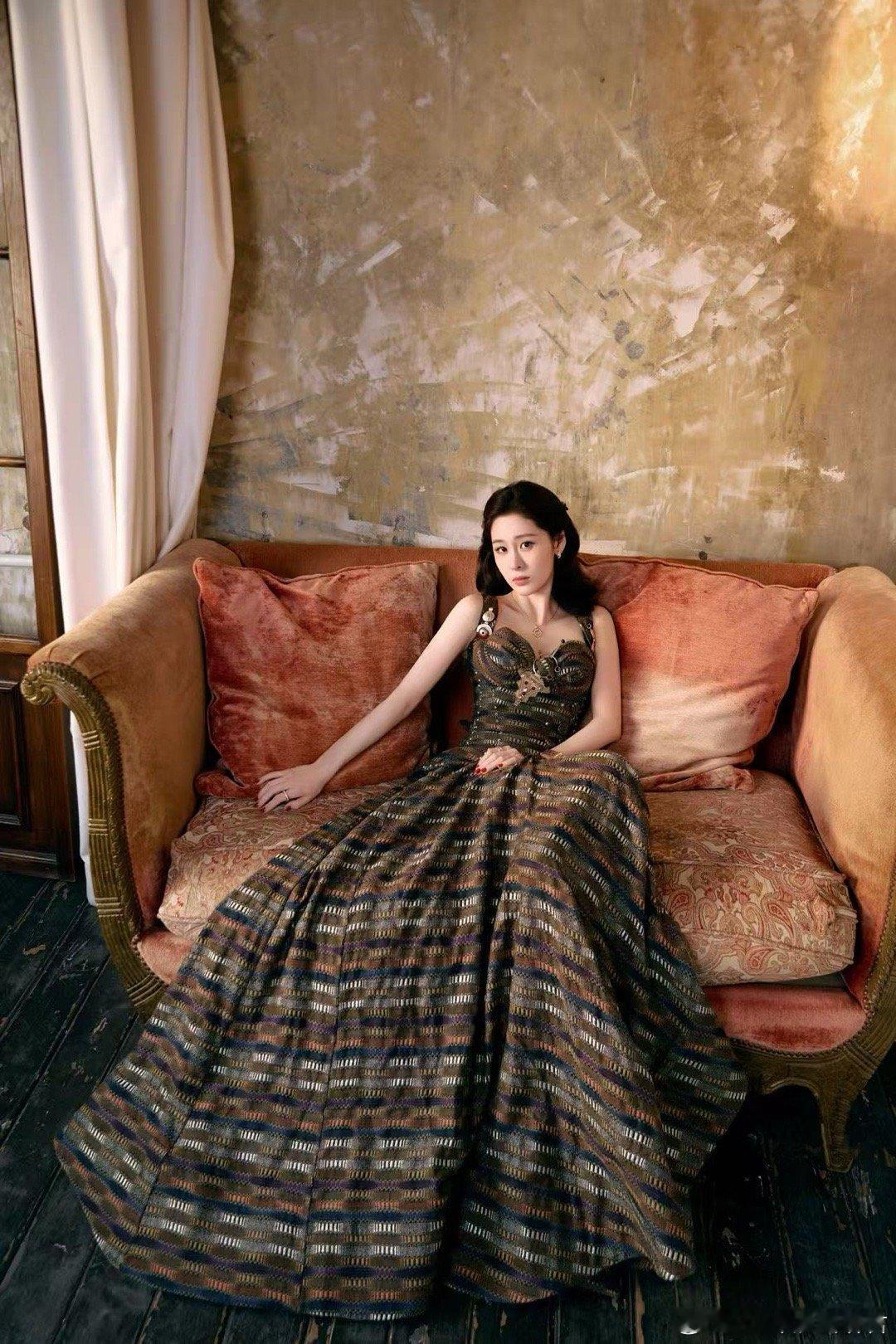 张碧晨5万红包 谁懂啊家人们！大过年的正愁没地方薅羊毛，张碧晨直接送枕头来了！五